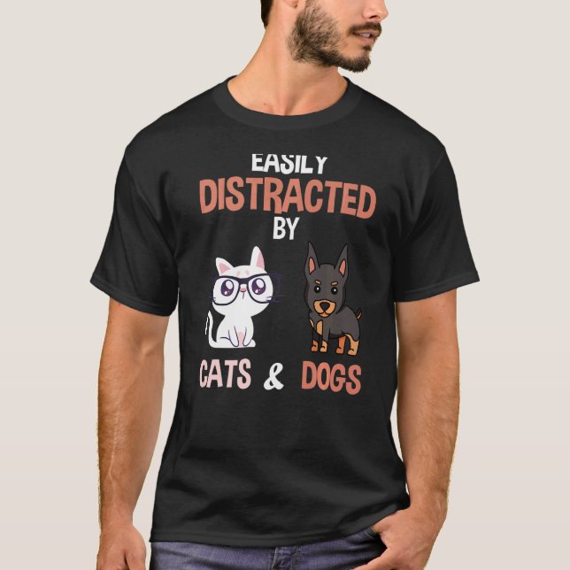 Camiseta Distracción Fácil Por Gatos Y Perros (Anverso)