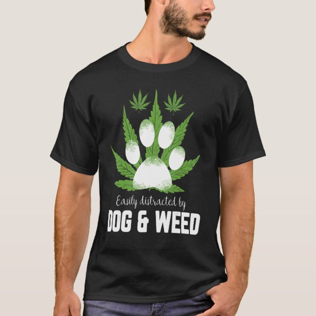 Camiseta Distracción Fácil Por Perros Weed Dog Puppies 2 (Anverso)