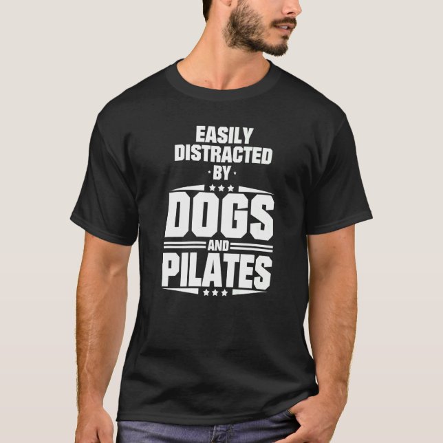 Camiseta Distracción Fácil Por Perros Y Pilatos (Anverso)