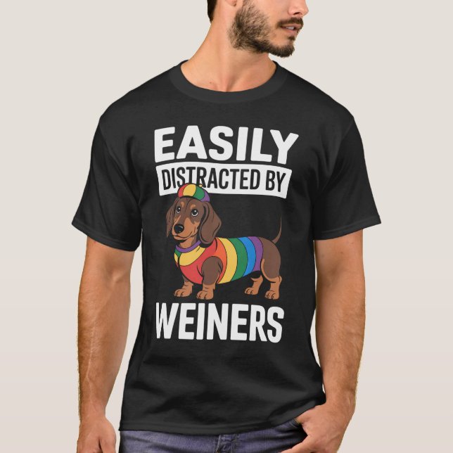 Camiseta Distrado fácilmente por los Weiners LGBTQ Rainbow  (Anverso)
