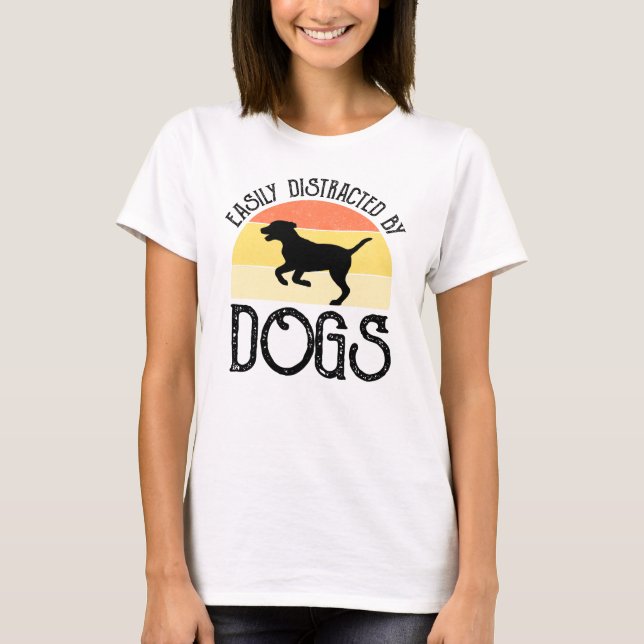 Camiseta Distrado Fácilmente Por Perros (Anverso)