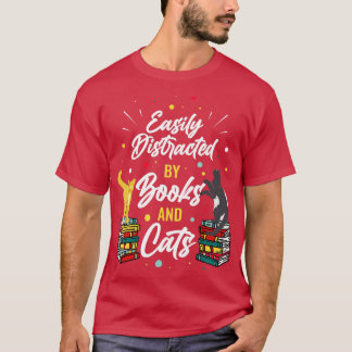 Camiseta Distraídos Fácilmente Por Libros Y Gatos