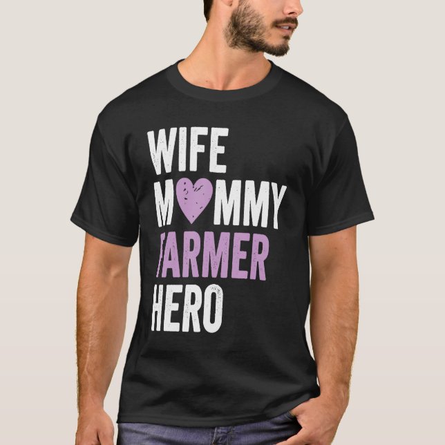 Camiseta Distressed Farmer  Wife Mommy Farmer Hero (Anverso)