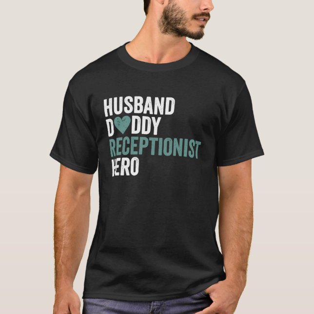 Camiseta Distressed Receptionis Husband Daddy Receptionist (Anverso)