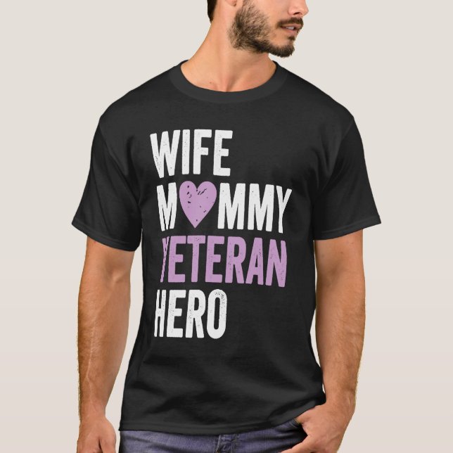Camiseta Distressed Veteran  Wife Mommy Veteran Hero (Anverso)