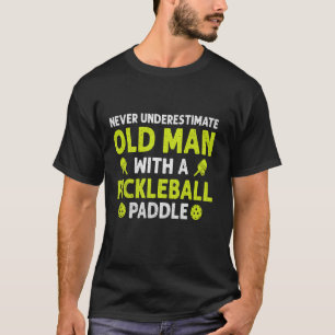 Camiseta Diversión nunca subestimar a un anciano con una Pi