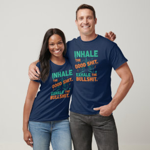 Camiseta divertida con cita de yoga 'Inhala cosas