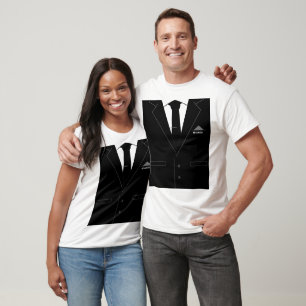 Camiseta divertida con traje comercial