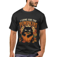 Camiseta divertida de gato negro abrazando calabaz