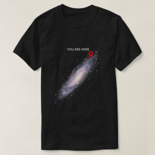 Camiseta Divertida de Mapa de Galaxia con 'Estás A
