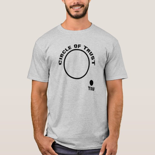 Camiseta Divertida, Estás Fuera del Círculo de Con (Anverso)