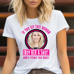 Camiseta Divertida fiesta de la soltera<br><div class="desc">¡Celebremos a la futura novia con nuestra graciosa camiseta de la fiesta de la soltera! Esta camisa juguetona y elegante presenta un diseño divertido completo con la foto de la novia, lo que la convierte en el atuendo perfecto para las damas de honor, la dama de honor y todos sus...</div>
