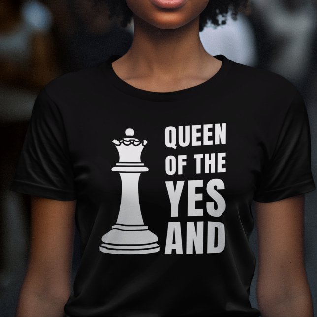 Camiseta Divertida Impresión Chess QUEEN DEL SÍ Y (Fun IMPROV Queen of the Yes And t-shirt for comedians and lovers of improvisation Great gift for her)