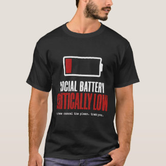 Camiseta divertida para introvertidos con batería