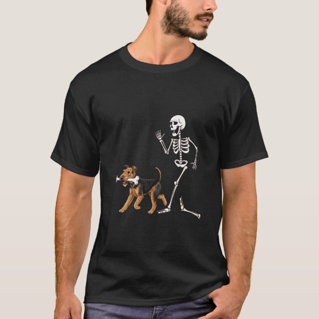 Camiseta Divertido Airedale Terrier y esqueleto de Hallowee (Anverso)