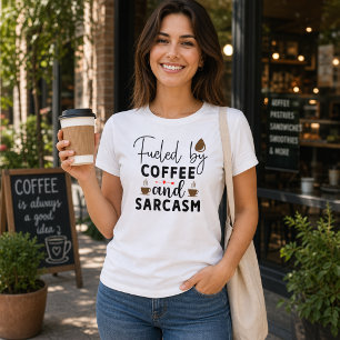 Camiseta Divertido Alimentado Por Café Y Sarcasmo