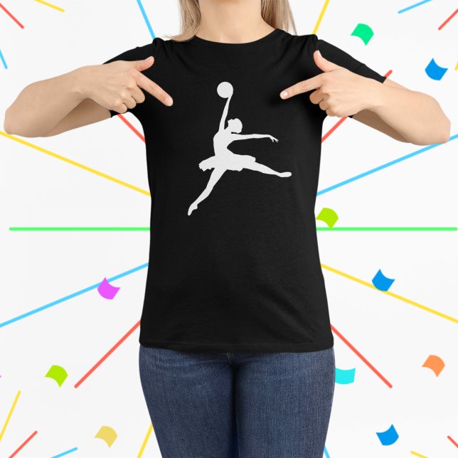 Camiseta Divertido bailarín de aire de ballet (Elevate your style with our fusion of grace and game in the 'ballerina dunk' tee for women.)
