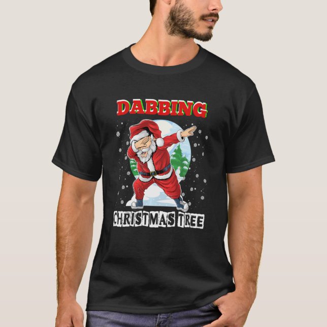 Camiseta Divertido Dabbing Santa Claus alrededor del árbol  (Anverso)