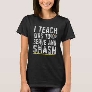 Camiseta Divertido entrenador de tenis enseña a los niños a