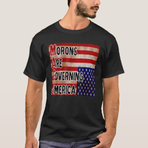 Camiseta Divertido meme de definición de MAGA contra Trump 
