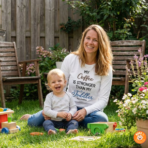 Camiseta Divertido “Mi Café Es Más Fuerte Que Mi Niño Peque