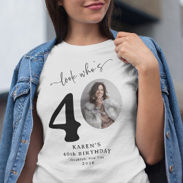 Camiseta Divertido 'Mira Quién Cumple 40' Estiloso Cumpleañ