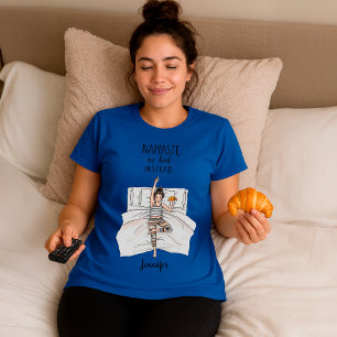 Camiseta Divertido “Namaste en la cama” Humor de entrenamie