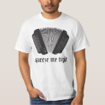 Camiseta Divertido regalo de Acordeón apretado<br><div class="desc">El acordeón negro y blanco con la graciosa cita musical Squeeze Me Tight viene en este lindo regalo para el músico de acordeón.</div>