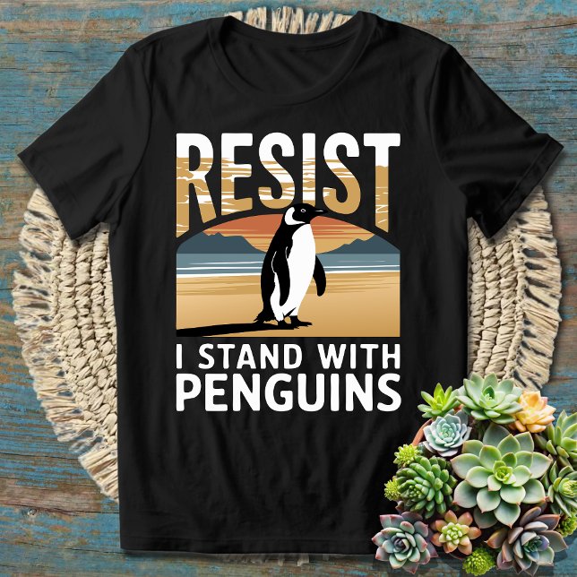 Camiseta Divertido resiste el activismo pingüino (Subido por el creador)