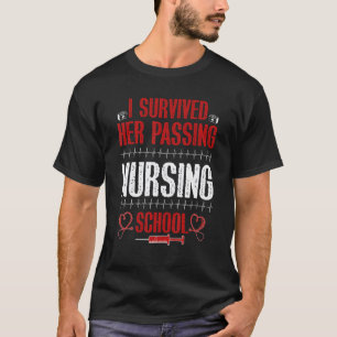Camiseta Divertido Sobreviví su paso por la Escuela de Enfe