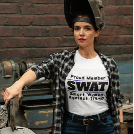 Camiseta Divertido "SWAT: Mujeres inteligentes contra Trump