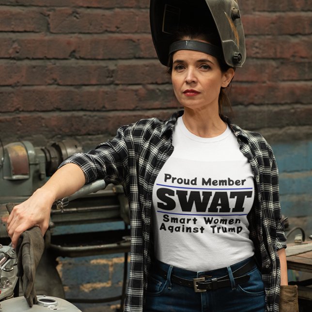 Camiseta Divertido "SWAT: Mujeres inteligentes contra Trump (Subido por el creador)