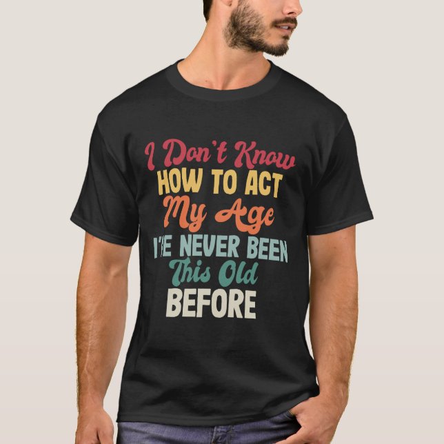 Camiseta Divertidos viejos dicen, no sé cómo actuar (Anverso)