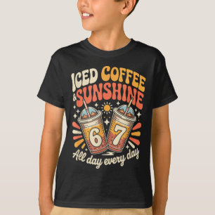Camiseta Diviértete 67 café helado y día soleado todos los