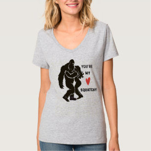 Camiseta Diviértete BigFoot “Eres Mi Squatchy” Pareja Román