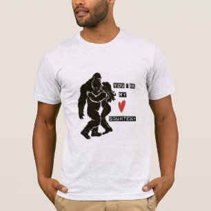 Camiseta Diviértete BigFoot “Eres mi Squatchy” Pareja Román