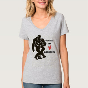 Camiseta Diviértete BigFoot “Eres mi Squatchy” Pareja Román