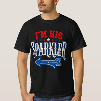 Camiseta Diviértete el 4 de julio USA Soy su chispa 