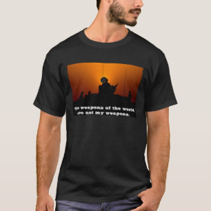 Camiseta divina del cristiano de las armas