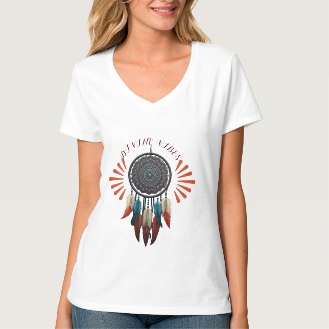 Camiseta "Divine Vibes" - Diseño Boho Dreamcatcher (Anverso)