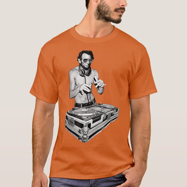 Camiseta DJ Abraham Lincoln por Basement Mastermind (Anverso)