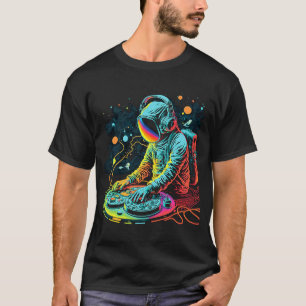 Camiseta DJ astronauta jugando a las mesas de juego en el e