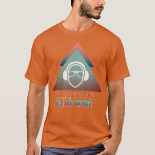 Camiseta DJ De Precaución En Los Auriculares De Trabajo Gua
