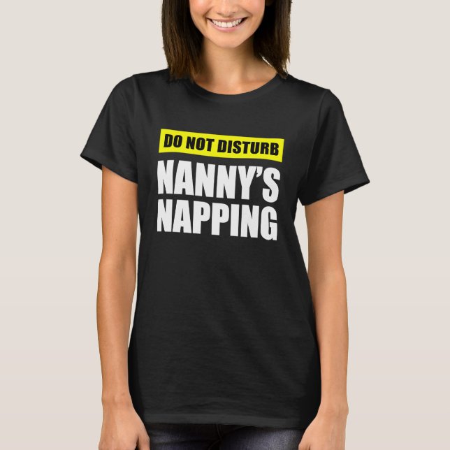 Camiseta Do Not Disturb Nanny's Napping (Anverso)