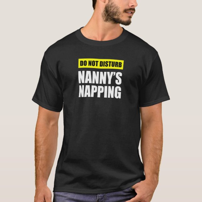 Camiseta Do Not Disturb Nanny's Napping (Anverso)