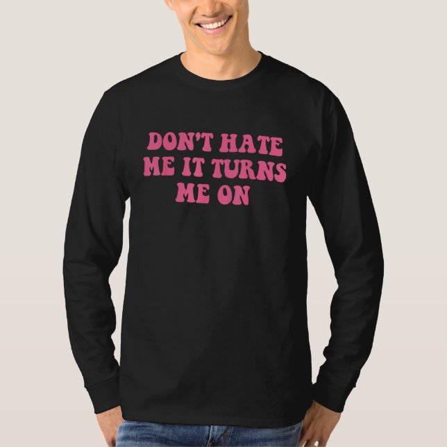 Camiseta Do Not Hate Me It Turns Me On  Pink Text (Anverso)