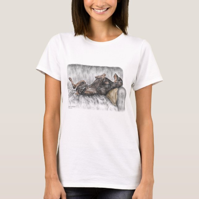 Camiseta Doberman gracioso en Sofa (Anverso)
