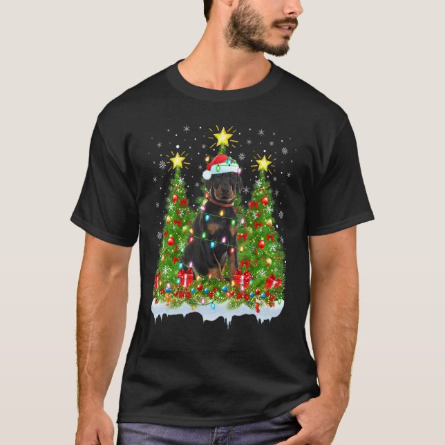 Camiseta Doberman Iluminando el Árbol de Navidad  Doberman  (Anverso)