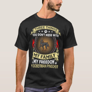 Camiseta Doberman Pinscher Three Things You Dont Mess With