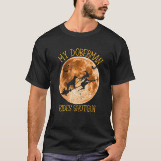 Camiseta Dóberman Viaja Escopeta Escoba Luna Halloween